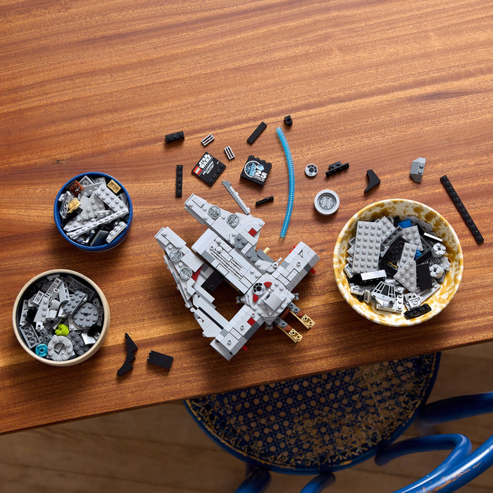 LEGO Star Wars 75375 Millenium Falke – Raumschiff-Modell für Erwachsene mit Display-Ständer und Namensschild