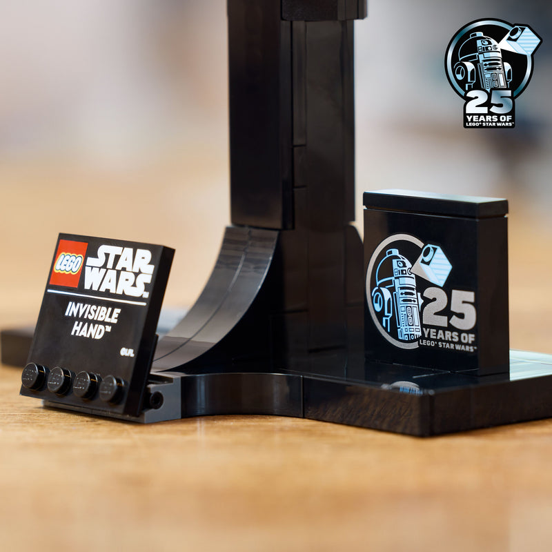LEGO Star Wars 75377 Invisible Hand™  - Raumschiff-Modell für Erwachsene mit Display-Ständer und Namensschild