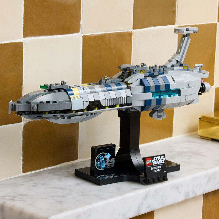 LEGO Star Wars 75377 Invisible Hand™  - Raumschiff-Modell für Erwachsene mit Display-Ständer und Namensschild